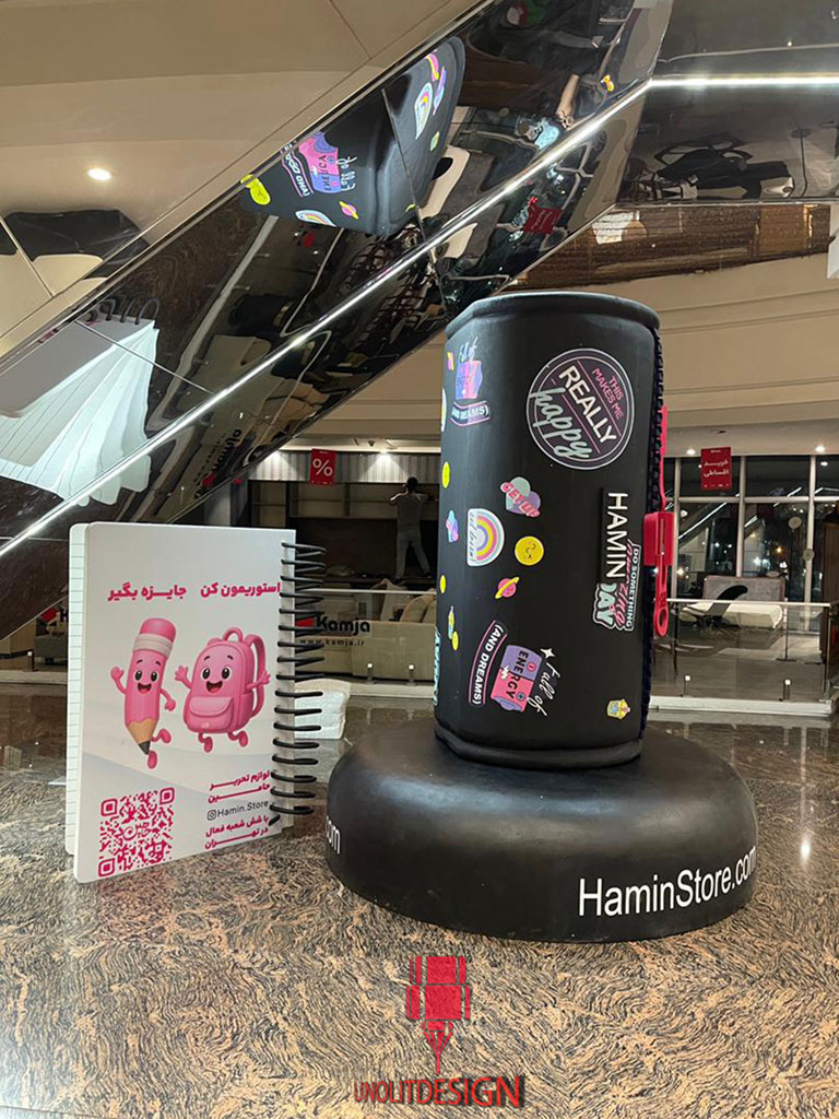 ماکت تبلیغاتی در یک مجتمع تجاری